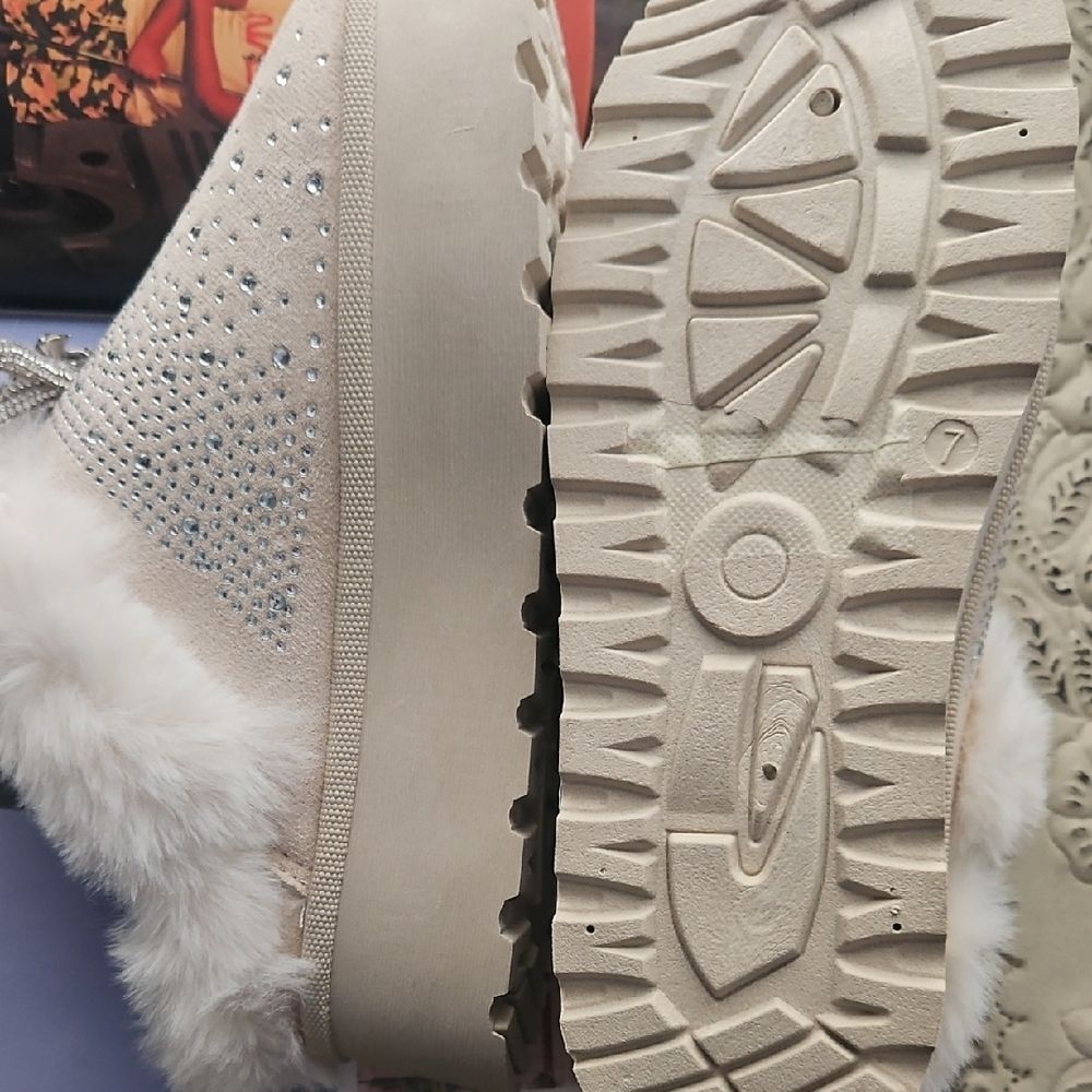 πππβTOP Moda Fur-Lined Platform Slip-Onsπππ - Picture 5 of 16
